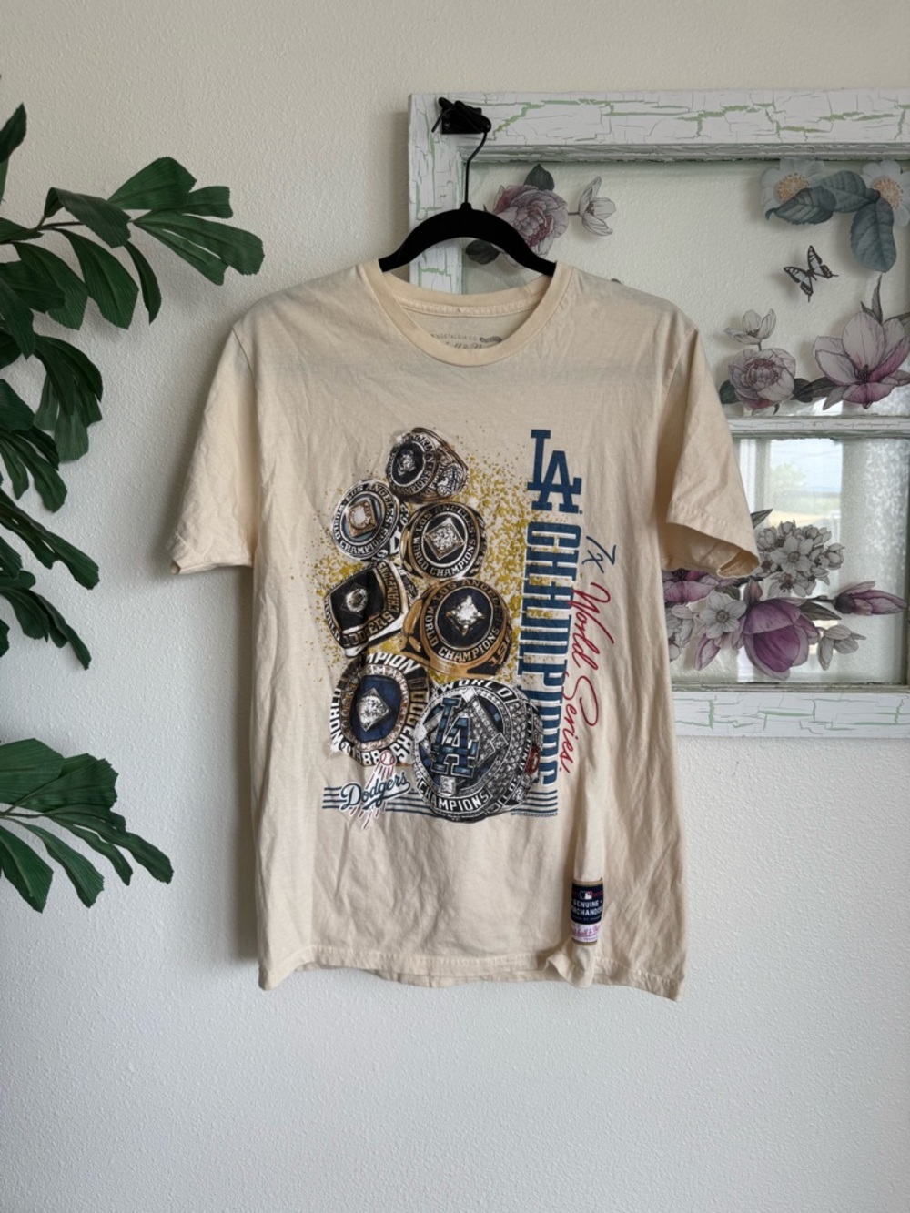 Mitchell & Ness Cream LA Dodgers 7x Championship Rings Graphic Tee Size M